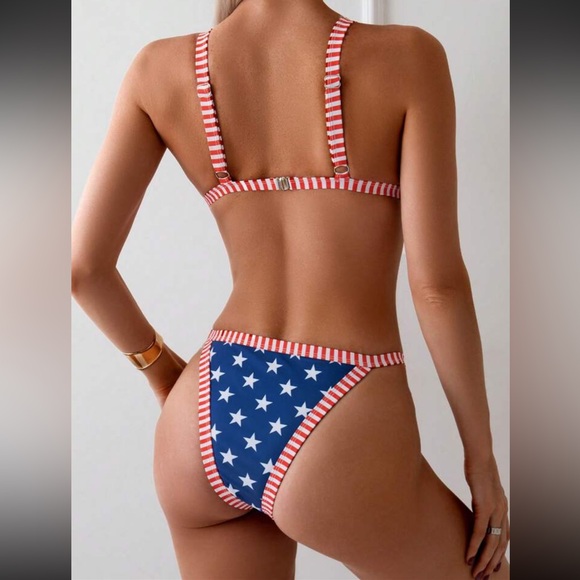 🇺🇸 American Print Stars & Candy Stripes Bikini Set - Picture 2 of 8